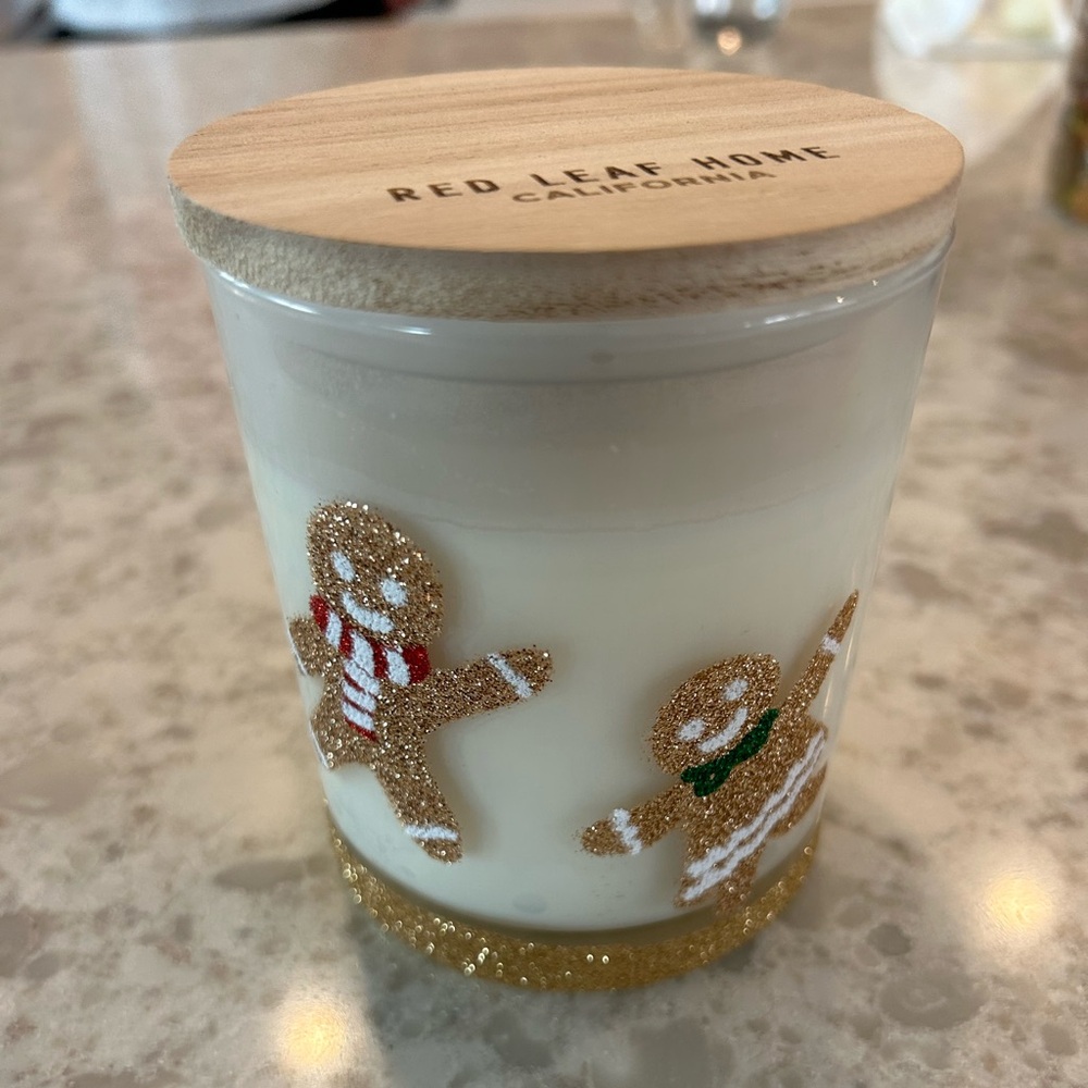 “New” Red Leaf Home Gingerbread People Candle  11 oz